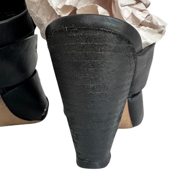 Vince Camuto - Picture 6 of 12